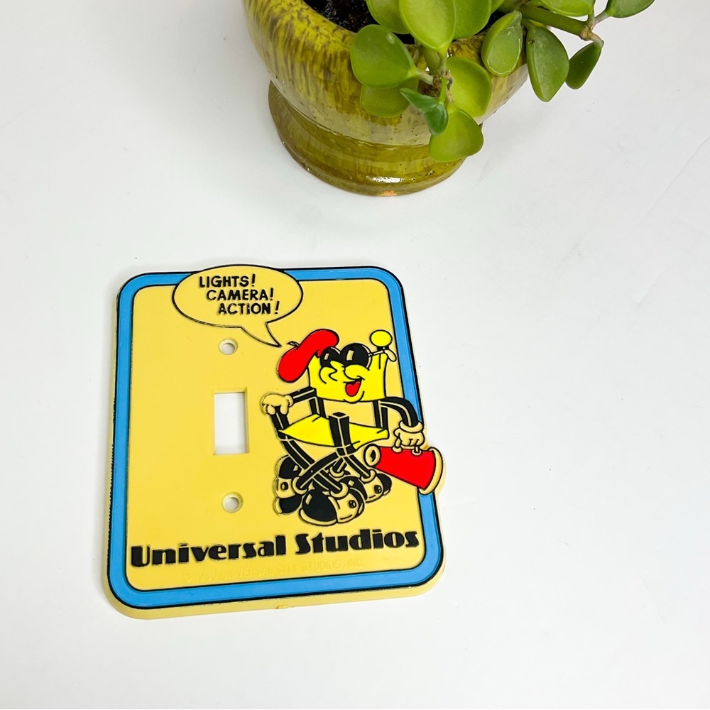 Vintage UNIVERSAL STUDIOS Light Switch Cover Retro Yellow Cartoon Collectible